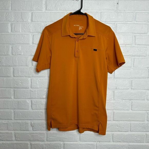Arc'teryx Men's Yellow Orange Short Sleeve Polo Shirt Relaxed Fit size Small